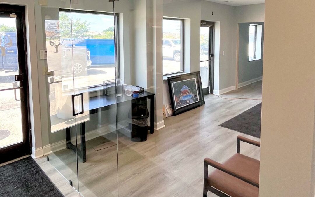 Glass Partitions: A Stylish and Functional Choice for Your Home Office or Workout Room